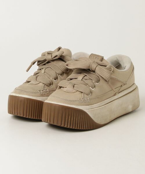 週末価格UGG ベージュ レザー スニーカー UGG Australia（アグオーストラリア） 「UGG」 ローカットスニーカー