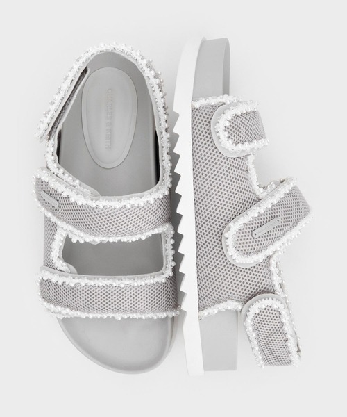 CHARLES&KEITH◆メッシュパールフラットフォームサンダル 送料込 CHARLES ＆ KEITH サンダル パールエンベリシュッド フラット