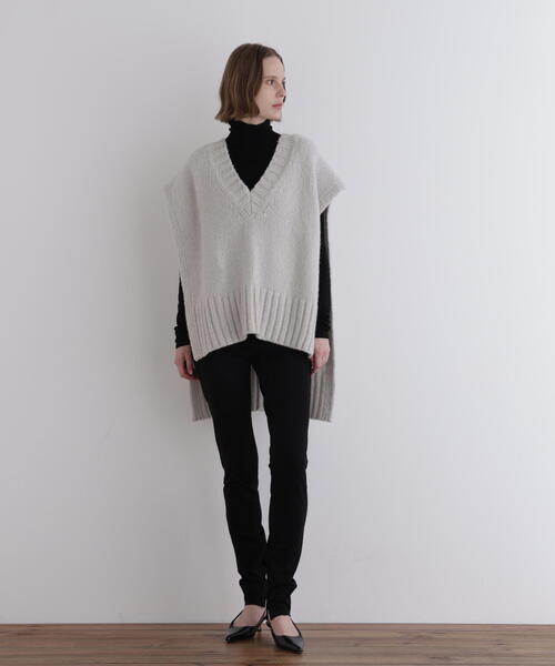 最終お値下げ】 LE PHILジレ ベスト Vネック 新品タグ付き LE PHIL（ル