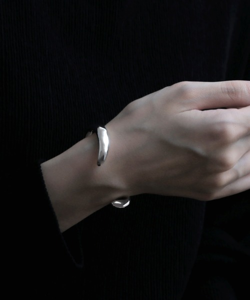 バングル 「YArKA/ヤーカ」nuance curve line bangle 「onecube mato2」 / ニュアンスカーブバングルの画像