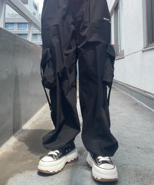 B.R.U カーゴパンツ ロゴ刺繍入りワイドパラシュートカーゴ