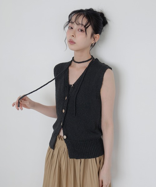 LIAN（リアン） ベスト ジレ チョーカー付きニュアンスボタンニット