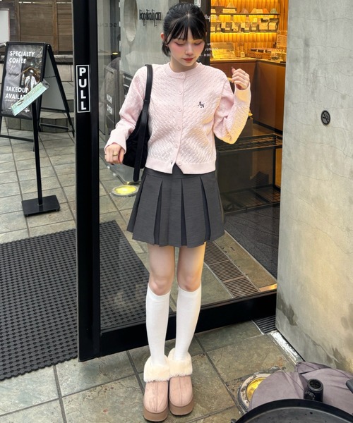 Ada. カーディガン ワンポイント刺繍ロゴ ケーブルニット