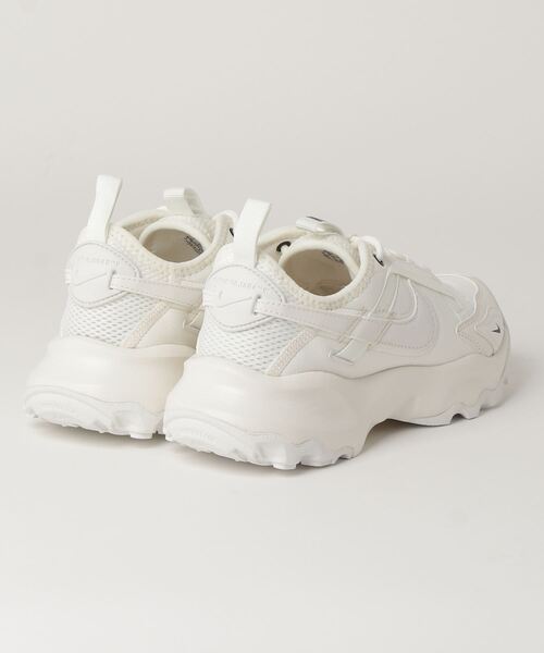 NIKE（ナイキ） ローカットスニーカー 25.5 クリーム レディース