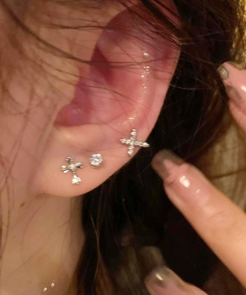 『melon 』ピアスお纏めページ FLOWER MOON PIERCED EARRINGS(1ZP0928)K18 ピアス｜スター
