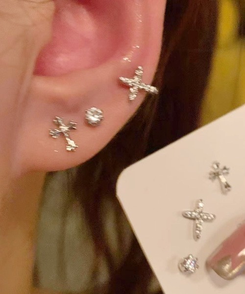 『melon 』ピアスお纏めページ FLOWER MOON PIERCED EARRINGS(1ZP0928)K18 ピアス｜スター