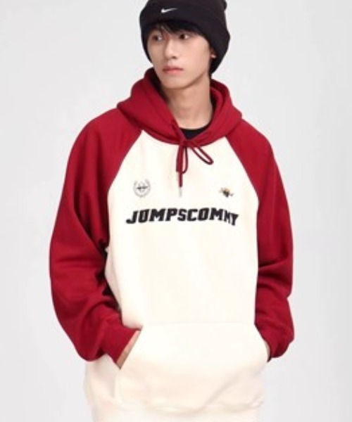 パーカー A'GEM/9 × .kom「JUMPNEXT／ジャンプネクスト」ラグランロゴフーディーパーカー レディース メンズ