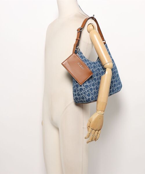 GUESS ゲス ショルダーバッグ チェーン 斜めがけ ロゴ Guess】国内発送 ショルダーバッグ ゲス チェーン MAILAbag (Guess
