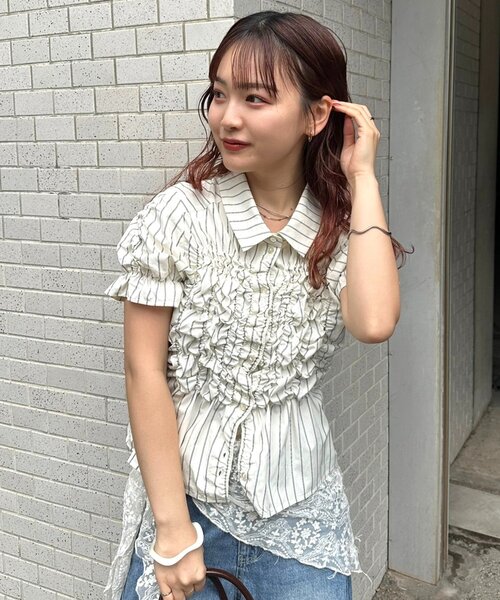 ブラウス シャツ 「＠___s_m17 セレクト/IVO」シャーリングシェイプシャツ レディースの画像