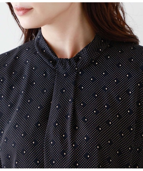 ワンピース ダイヤドットプリント ボウタイ風ワンピース ダイヤドットプリント