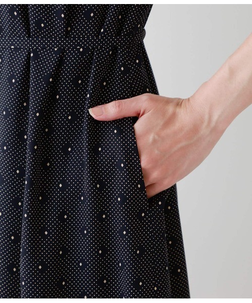 ワンピース ダイヤドットプリント ボウタイ風ワンピース ダイヤドットプリント