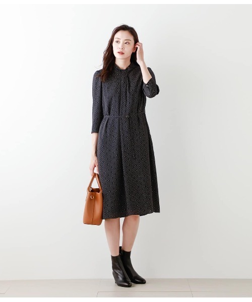 ワンピース ダイヤドットプリント ボウタイ風ワンピース ダイヤドットプリント