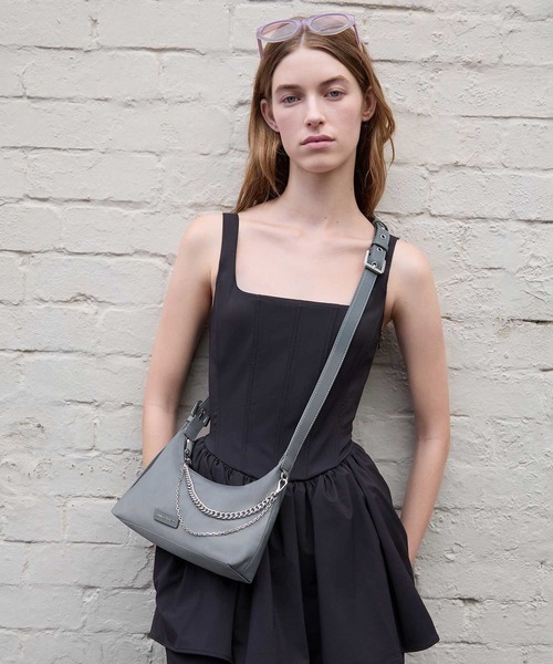 CHARLES&KEITH チェーンバック CHARLES & KEITH チェーンハンドルバッグ 【再入荷】（White