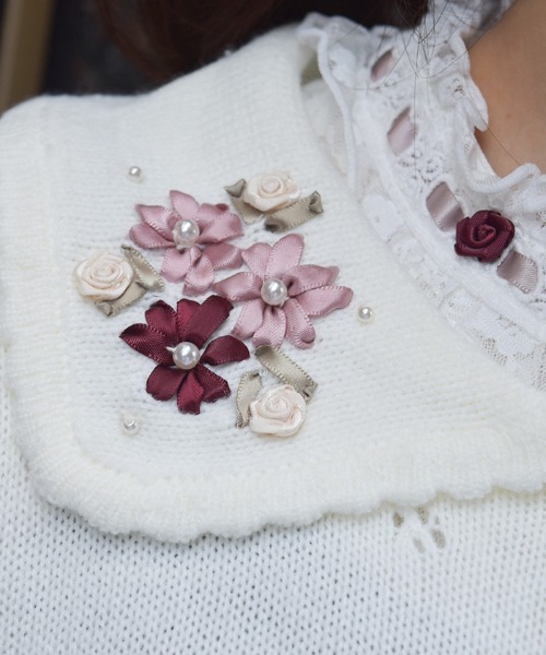 ともっち　新品☆アクシーズファムのリボン通しお花刺繍カーディガン axes femme（アクシーズ ファム） カーディガン フラワーリボン刺繍