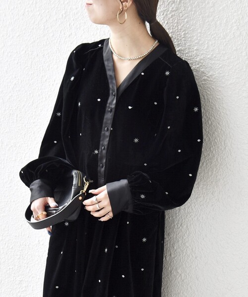 SHIPS any ワンピース any:「手洗い可能」ポリエステル ベロア 刺繍