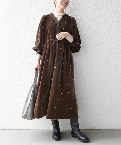 SHIPS any ワンピース any:「手洗い可能」ポリエステル ベロア 刺繍