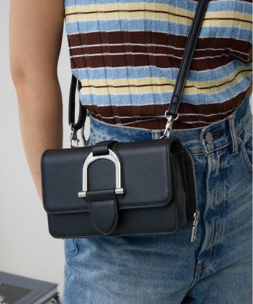 AZUL BY MOUSSY ショルダーバッグ バッグ フェイクレザーメタルパーツ  