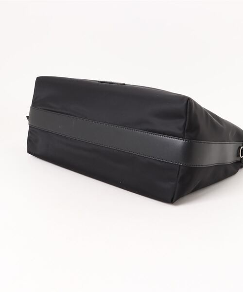 CHARLES & KEITH◆ナイロン シェブロン ショルダーバッグ CHARLES ＆ KEITH ショルダーバッグ バッグ ナイロン チェーン