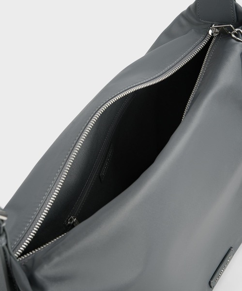 CHARLES & KEITH◆Klio ナイロン ホーボーバッグ◆送料込 CHARLES ＆ KEITH ショルダーバッグ バッグ ナイロン チェーン