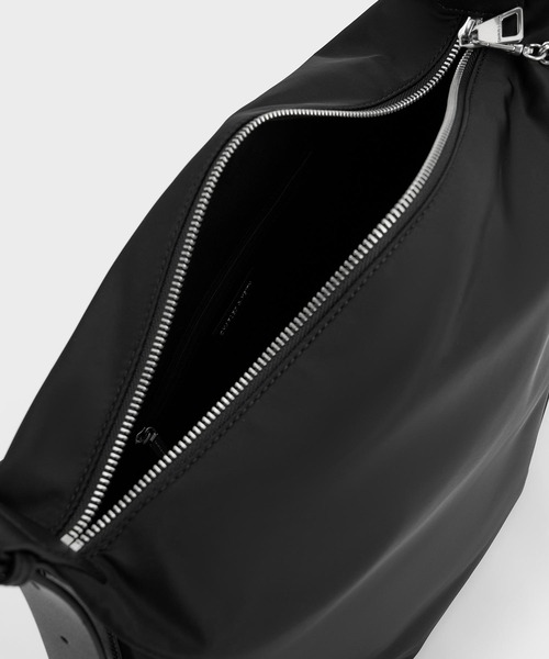 CHARLES & KEITH◆Klio ナイロン ホーボーバッグ◆送料込 CHARLES ＆ KEITH ショルダーバッグ バッグ ナイロン チェーン
