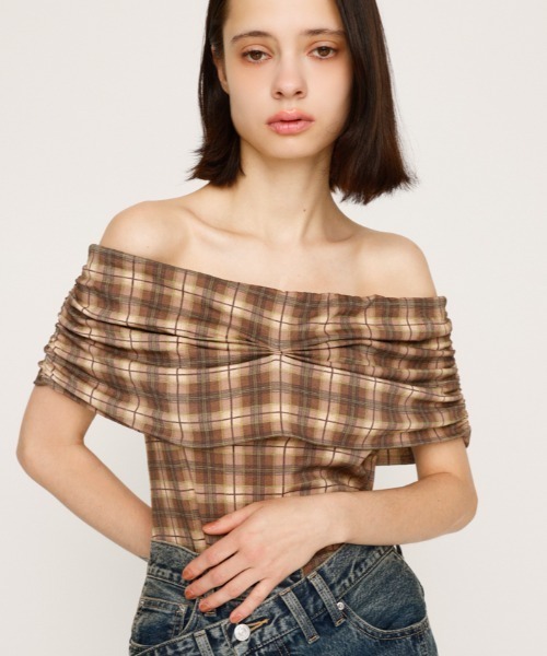 【新品未使用】今期THROW by SLY ストレッチオフショルダートップス SLY tシャツ STRETCH CUT OFF SHOULDER TOPS ストレッチ カット