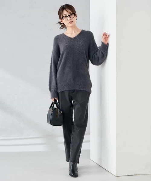 a.v.v（アー・ヴェ・ヴェ） ニット セーター フェザーヤーンVネック