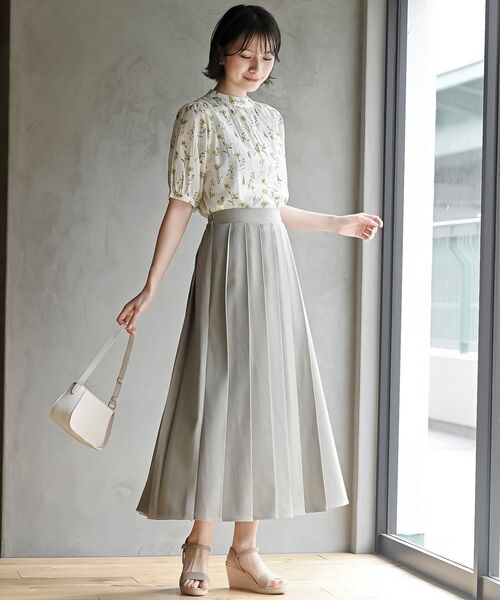 未使用級❤️レリアン　現行タグ　ブラウス　花柄　グリーン　７分袖 2023SS 未使用級❤️レリアン 現行タグ ブラウス 花柄 グリーン 7分袖