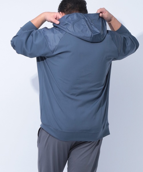 UNDER ARMOUR（アンダーアーマー） パーカー FITTED 切り替え