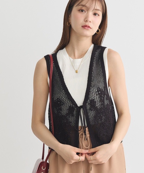 yori フラワー刺繍 シースルーブラックベスト earth music&ecology（アース ミュージック＆エコロジー） ベスト ジレ
