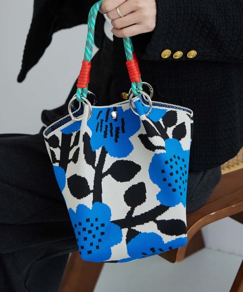 LA VORAGINE（ラ ヴォラジネ） トートバッグ フラワー編み柄トート