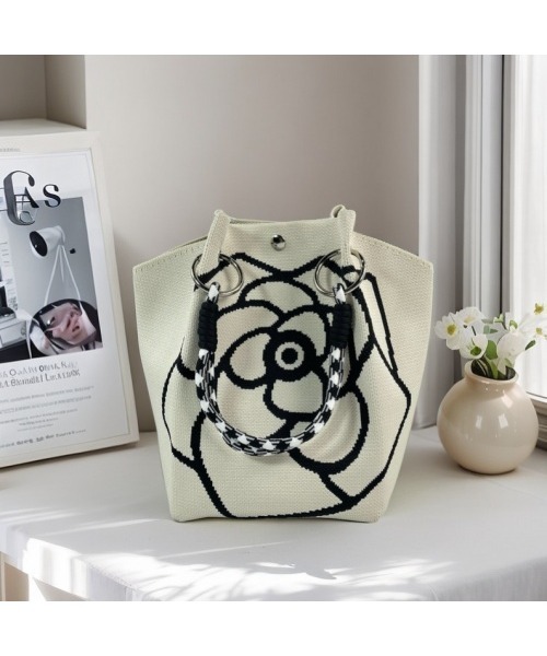 LA VORAGINE（ラ ヴォラジネ） トートバッグ フラワー編み柄トート