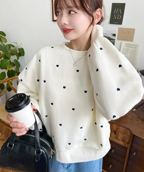 ami ホワイト スウェット 長袖トレーナー　ハート刺繍 moment+ トレーナー スウェット 裏起毛ハート刺繍スウェット
