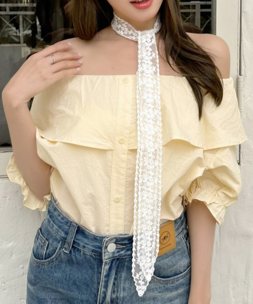 Ada. ブラウス シャツ レースチョーカー付き フリルオフショルブラウス