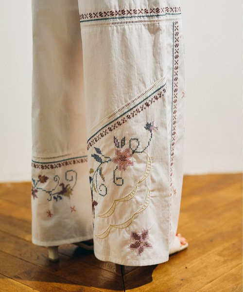 ワイドパンツ パンツ レトロ花刺繍イージーパンツ　679001 レディースの画像