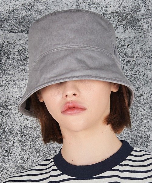 牛革レザー　スタッズ装飾　バケットハット VARZAR（バザール）の「VARZAR(バザール)/Stud drop over fit