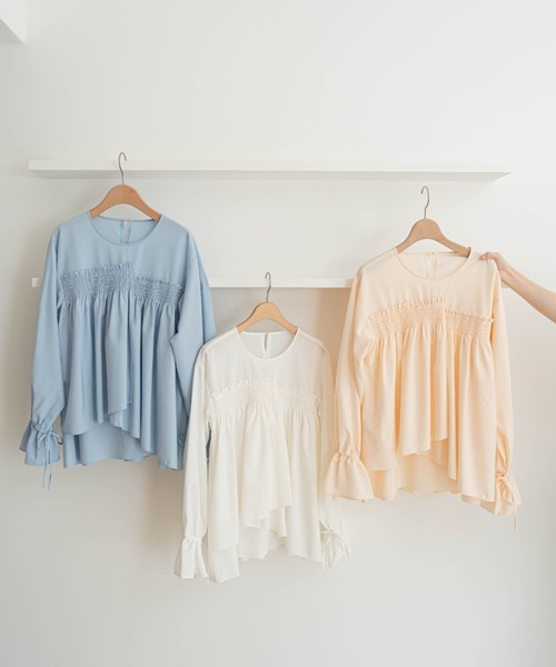 hinari ヒナリ アシメフリルブラウス　ブルー hinari（ヒナリ）の「アシメフリルブラウス（シャツ/ブラウス）」 - WEAR