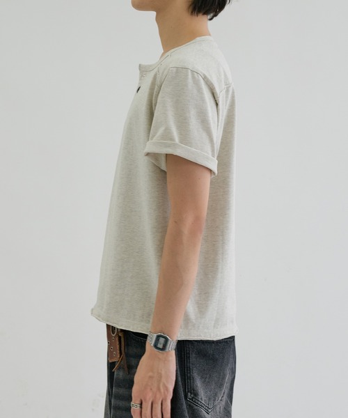 ヘンリーネック tシャツ Slant line cut-off henly tee / スラント
