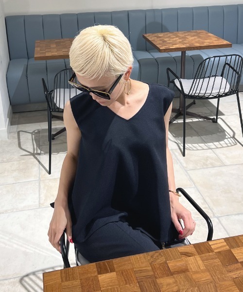 美品・2024年モデル✨】イエナ 黒 Vネック ブラウス 日本製 ブラウス