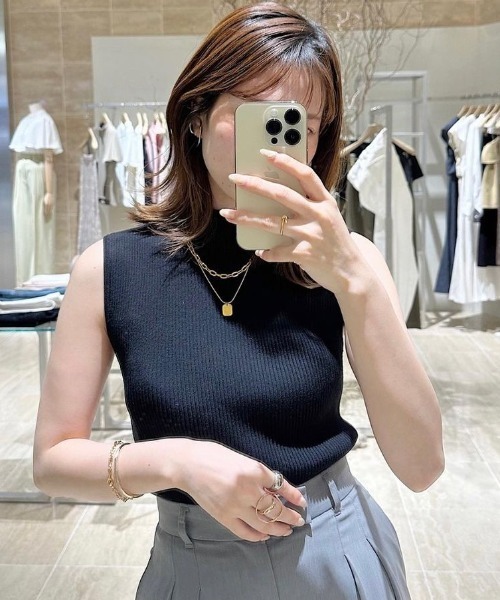 【新品】anuans アニュアンス　ペプラムノースリーブニット　S　ブラック アニュアンス anuans ホールガーメントペプラムノースリーブ