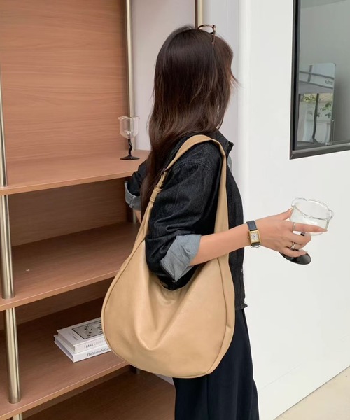 NuNuNa ショルダーバッグ バッグ 「NuNuNa」合成皮革ラウンド