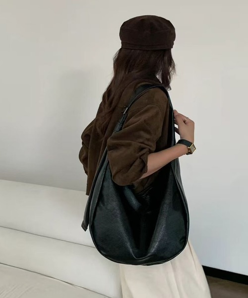 ブラウン合成皮革ショルダーバッグ NuNuNa ショルダーバッグ バッグ 「NuNuNa」合成皮革ラウンド