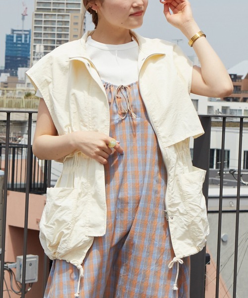 ナイロン製ベージュベスト Lサイズ w closet（ダブルクローゼット） ナイロンベスト - ベージュ