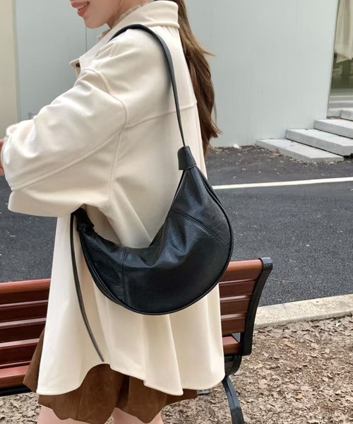 フルラ　ラウンドショルダーバッグ 軽量340g/旅行】ソフトレザーラウンドショルダーバッグ(CE-1326