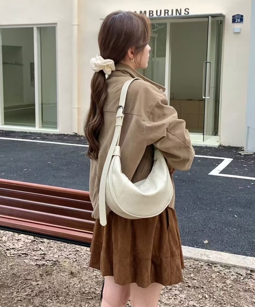 フルラ　ラウンドショルダーバッグ 軽量340g/旅行】ソフトレザーラウンドショルダーバッグ(CE-1326