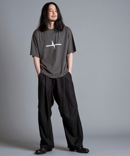NO ID.（ノーアイディー） tシャツ 「NO ID.」Logo Print Crew Neck T