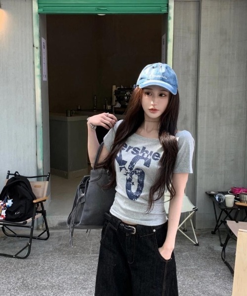 オフショルダー星柄Tシャツ　レース付き　y2k 韓国　m オフショルダー Tシャツ クロスネックレス付き オープン