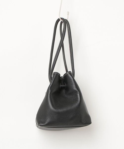 VASIC ハンドバッグ　ショルダー　ブラック VASIC（ヴァジック） ショルダーバッグ - ブラック レディース