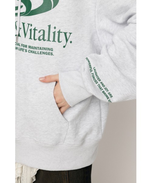 SLY（スライ） パーカー PRINT OVER HOODIE プリント オーバー