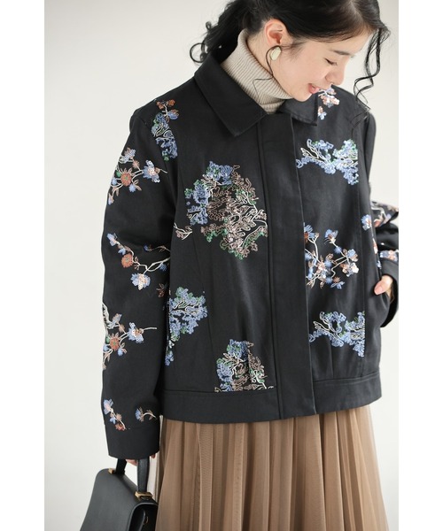 美品✨レオナール コート 裏総柄 ペイズリー トリム 40 黒 花柄 アウター cawaii コート アウター （黒）スパンコール煌めくシノワズリな花柄