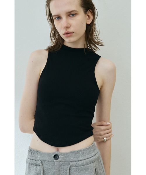 un/neu タンクトップ ノースリーブ カップ付きハイネックカーブ un/neu タンクトップ ノースリーブ カップ付きハイネックカーブ
